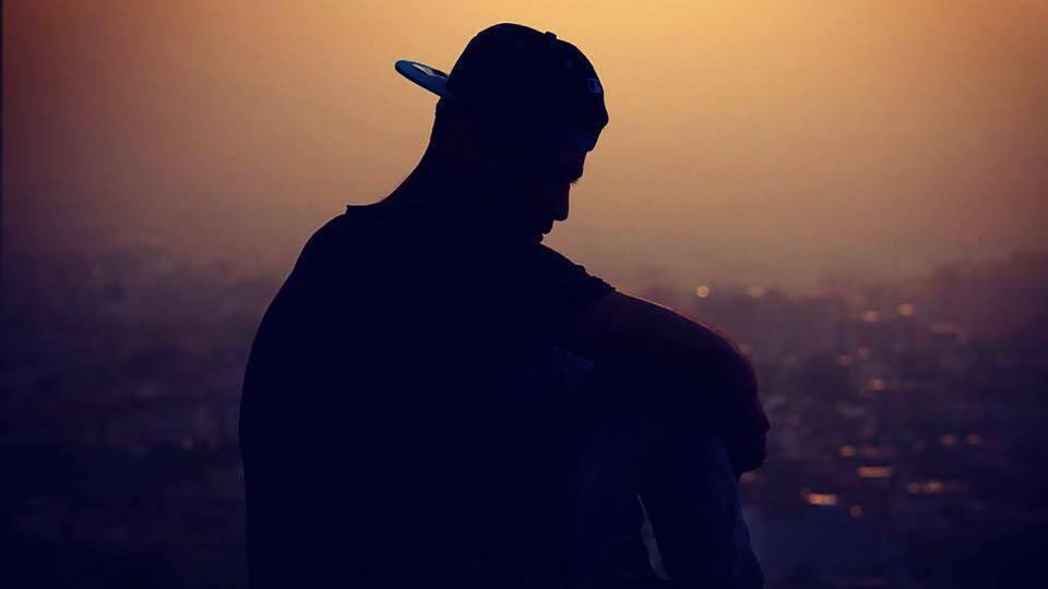 Jovem em crise/ foto: Canva Pró