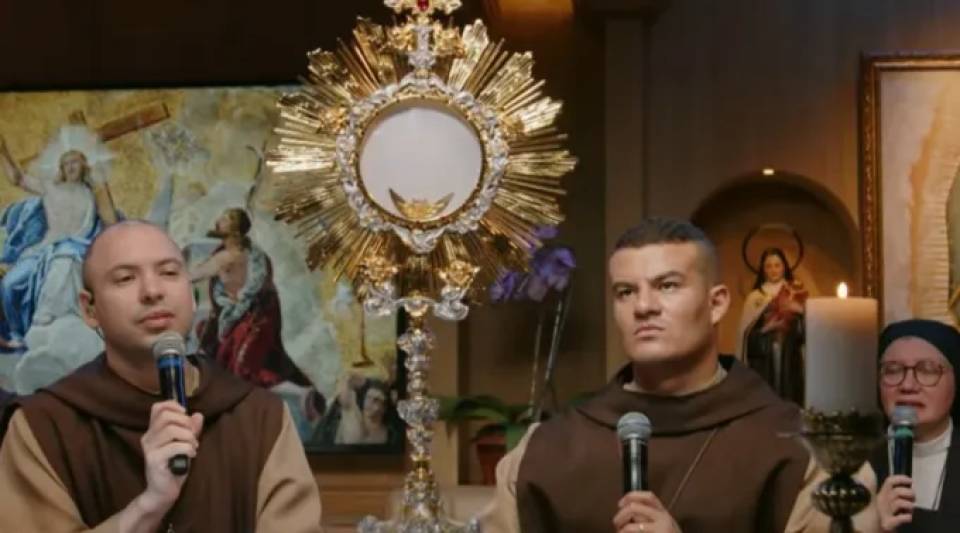 Frei Gilson reza o rosário da madrugada às 4h, todos os dias da Quaresma | Captura de vídeo