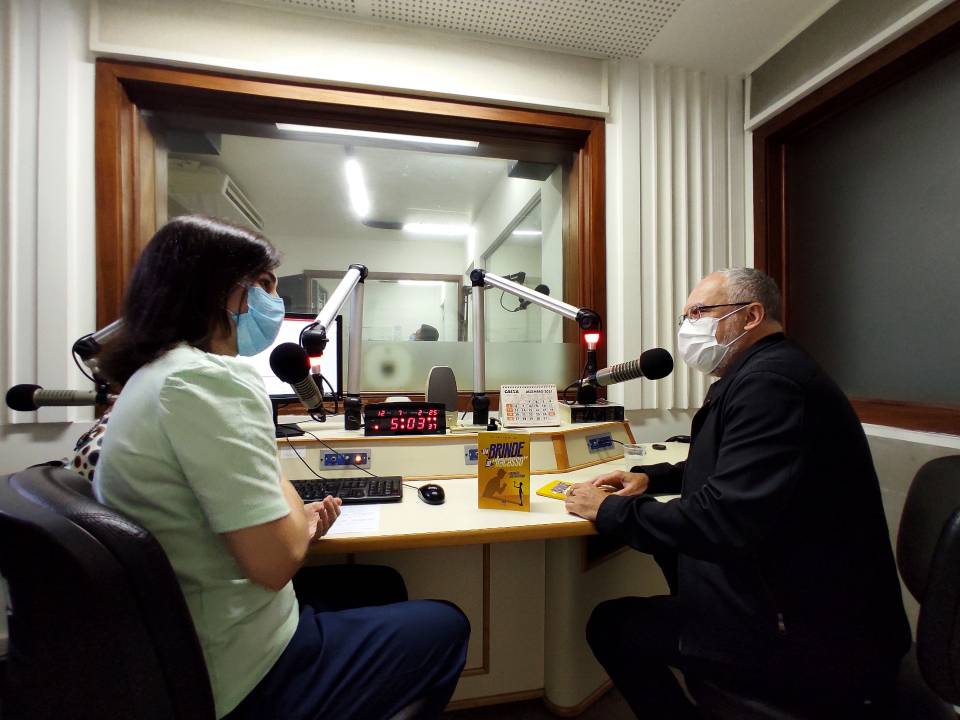 Entrevista realizada num dos estúdios da Rádio América, de Belo Horizonte