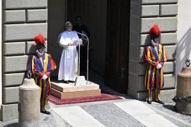 Papa no Angelus: Deus não deixa de acreditar em nós