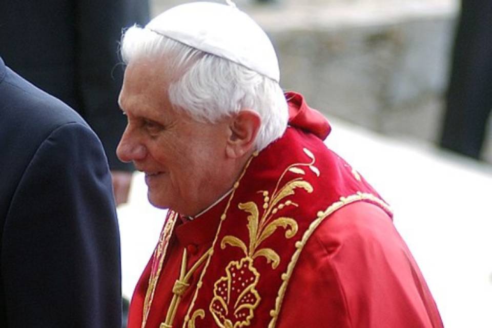 Fiéis prestam últimas homenagens a Bento XVI na Basílica de São Pedro
