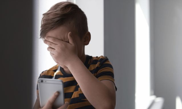 Exposição precoce à pornografia amplia alerta sobre proteção de crianças