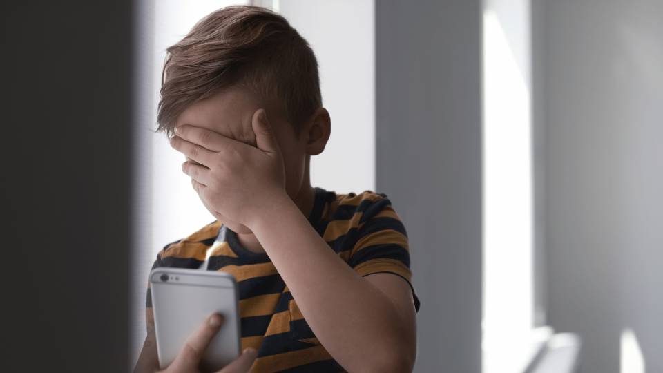 Perigos da internet para crianças e adolescentes /Foto: Canva