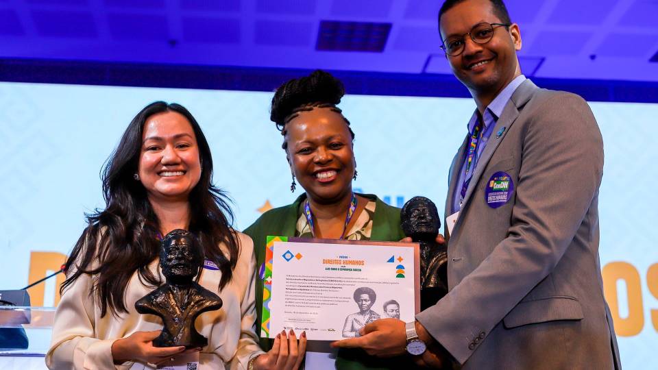 Membros da Instituição recebem o prêmio/foto: SJMR