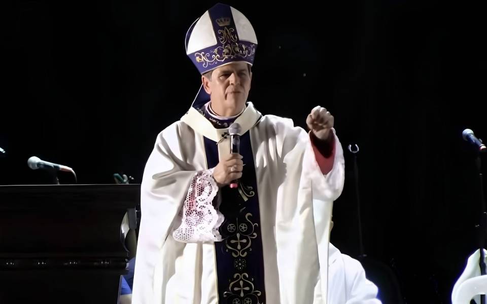 Dom Carlos Alberto Breis, durante a missa da festa de Nossa Senhora dos Prazeres, padroeira da arquidiocese e da cidade de Maceió. / Crédito: Captura de vídeo