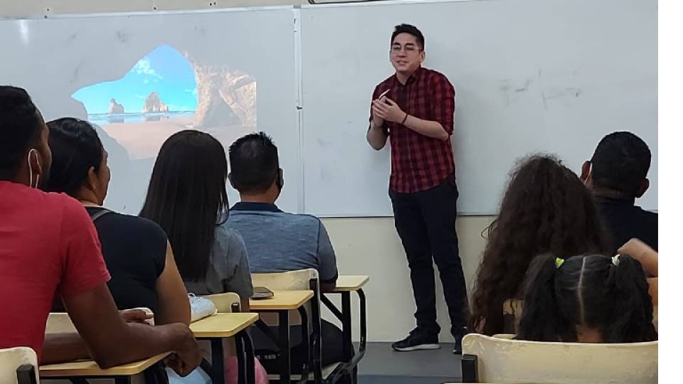 Pedro dedica-se a introduzir a cultura brasileira e ensinar o idioma local aos refugiados venezuelanos /Foto: Arquivo pessoal de Pedro Brígido