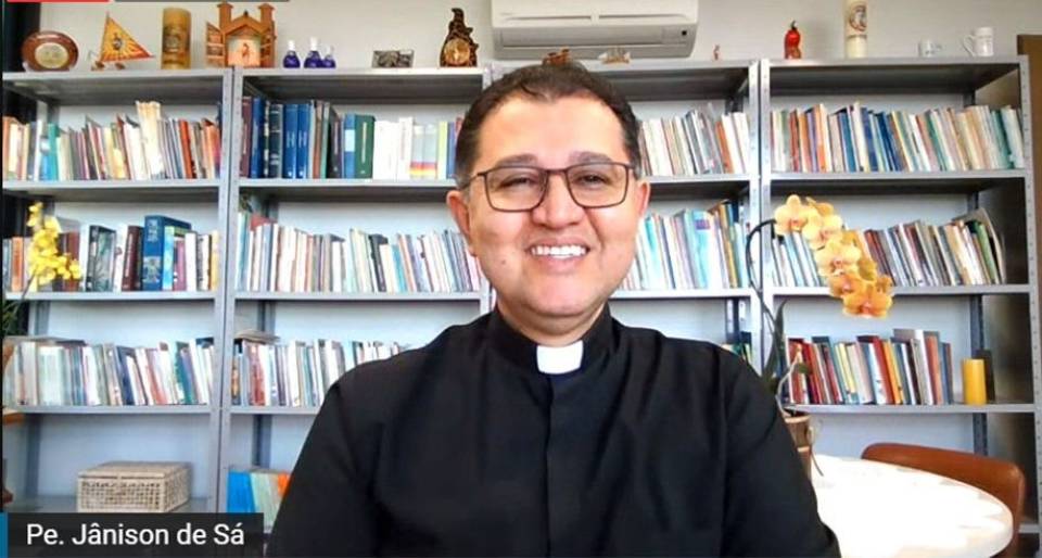 Pe. Janison de Sá: os católicos estão lendo mais a Palavra de Deus