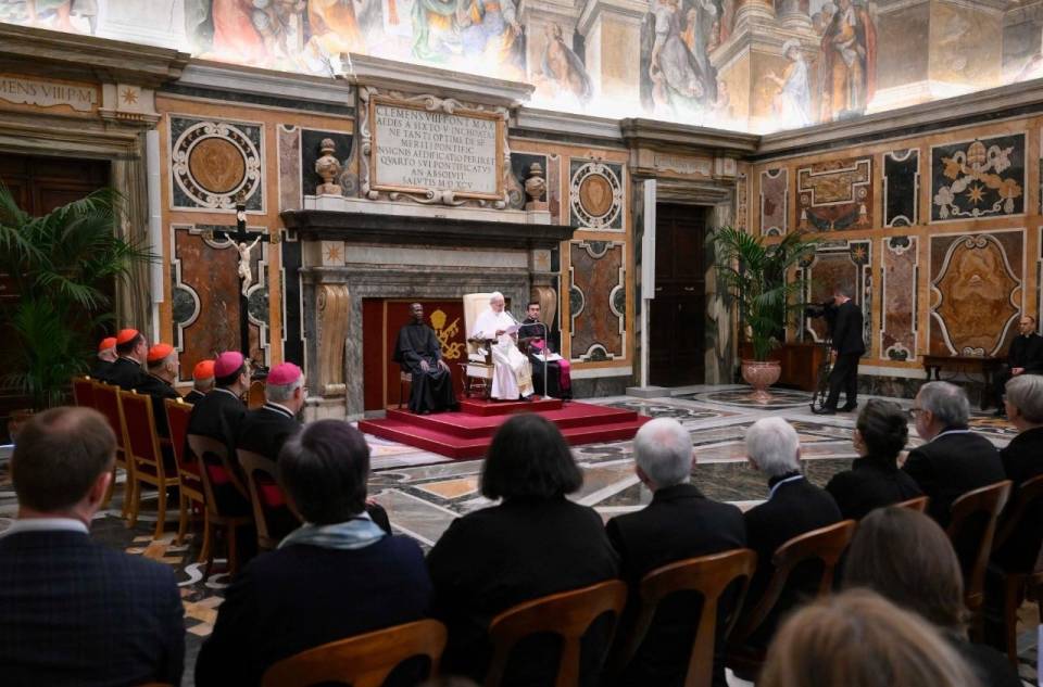 Leão XIV durante discurso sobre formação cristã   (@VATICAN MEDIA)