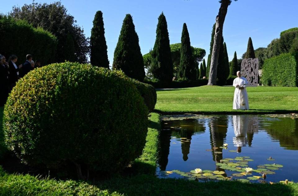 Papa no Borgo Laudato si’   (@Vatican Media)