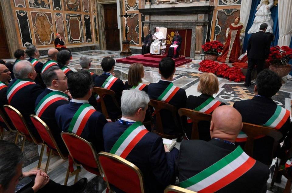 O Papa Leão XIV, recebeu nesta segunda-feira, na Sala Clementina, no Vaticano, membros da Associação Nacional dos Municípios Italianos.  (@Vatican Media)