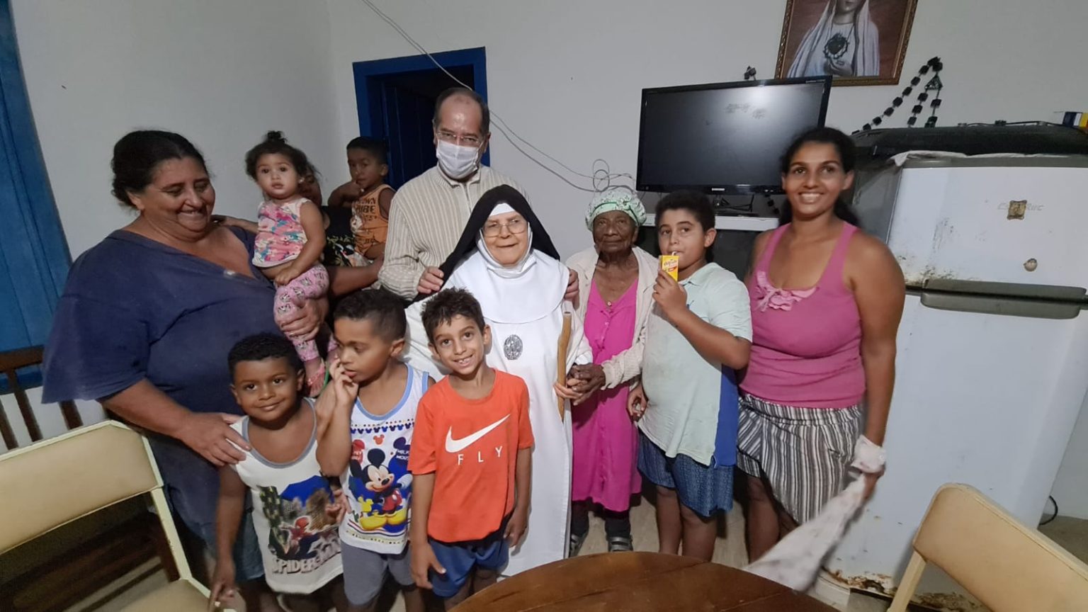 Dom Walmor visita comunidade da Vila Parental e religiosas do Mosteiro de Macaúbas, em Santa Luzia