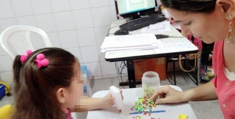 Psicopedagoga cearense transforma teoria em amor no contato di&aacute;rio com crian&ccedil;as autistas &ndash; Foto: Arquivo pessoal de Wilne Maria
